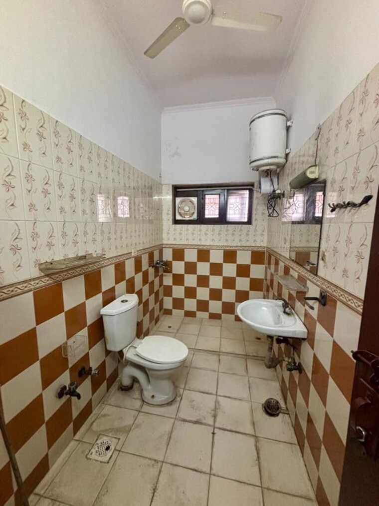 Kitchen, sector 55 6+ Bedroom 375 Sq.Mt. Independent House In Sector 55 Noida 10238348