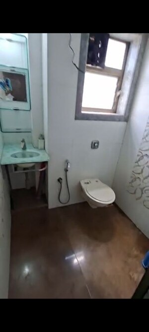 Bathroom in 1.5 BHK Apartment at Santacruz East – for Rent