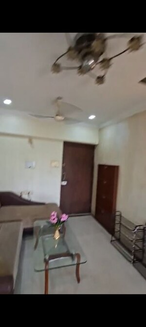 Furnished Amenities in 1.5 BHK Apartment at Santacruz East – for Rent