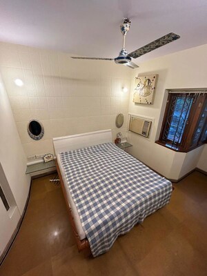 Furnished Amenities in 4 BHK Apartment at Payal CHS Varsova, Versova – for Rent