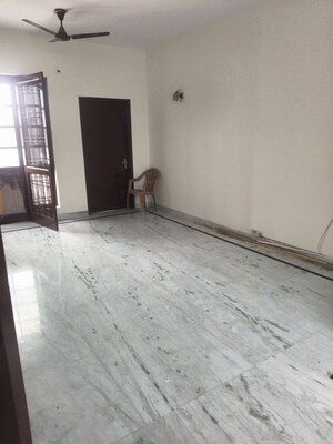 Room in 3 BHK Builder Floor at Ansal Plaza Sector-23, Sector 23 – for Rent