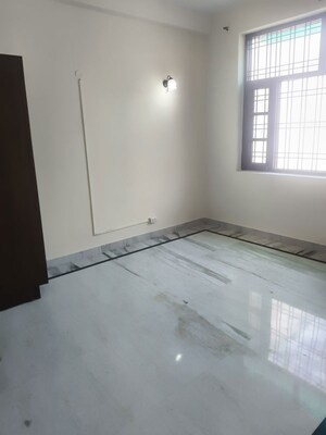 Room in 3 BHK Builder Floor at Ansal Plaza Sector-23, Sector 23 – for Rent
