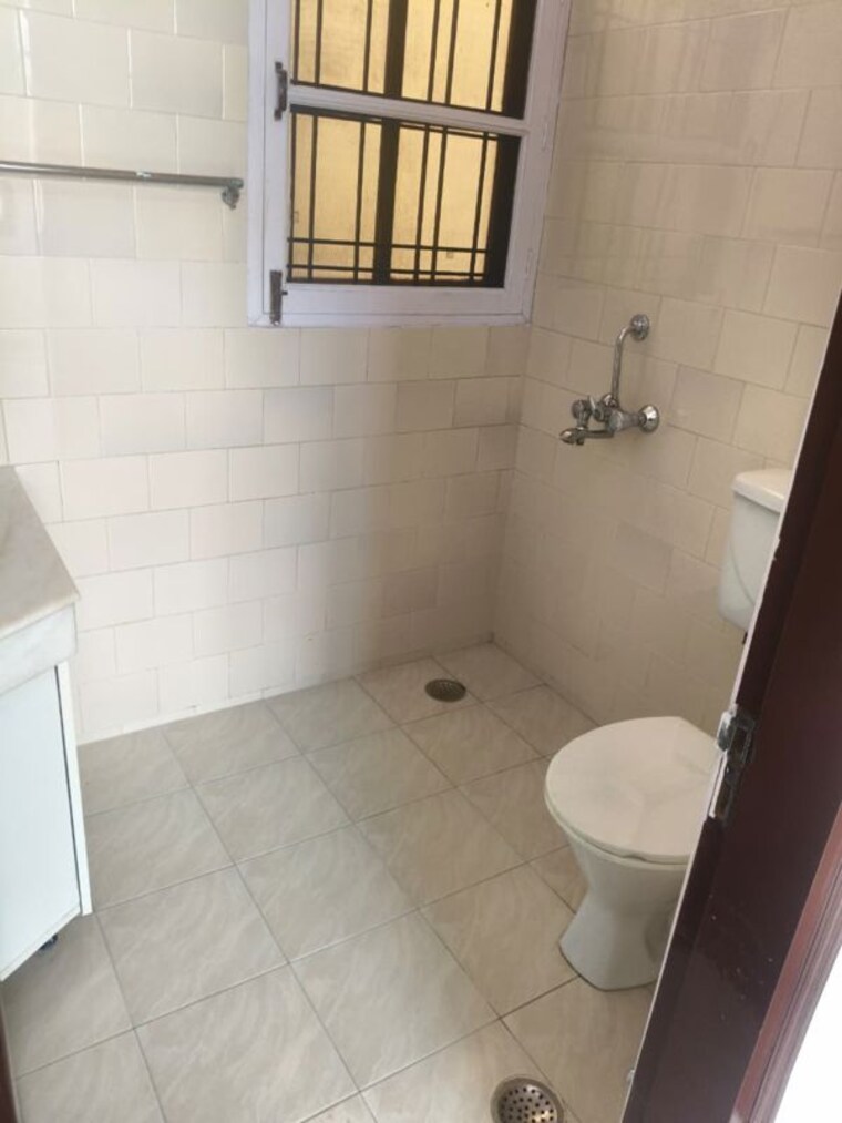 Bathroom, ansal-plaza-sector-23 3 Bedroom 1600 Sq.Ft. Builder Floor In Sector 23 Gurgaon 10238375
