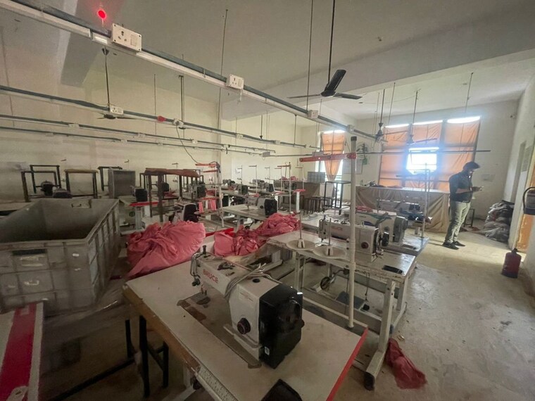 Team Area, sector 63 Commercial Warehouse 10000 Sq.Yd. In Sector 63 Noida 10238376