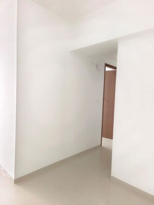 Room in 3 BHK Apartment at Kalpataru CHS, Kapur Bawdi – for Rent