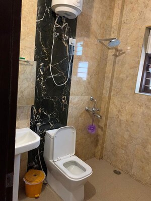 Furnished Amenities in 3 BHK Builder Floor at Ansal Plaza Sector-23, Sector 23 – for Rent