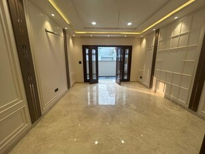 Room in 6+ BHK Villa at Bhavya Corporate Towers, Vibhuti Khand – for Sale
