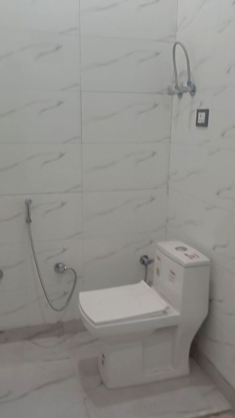 Bathroom, akshay-homes-raispur 5 Bedroom 720 Sq.Ft. Villa In Raispur Ghaziabad 10238397