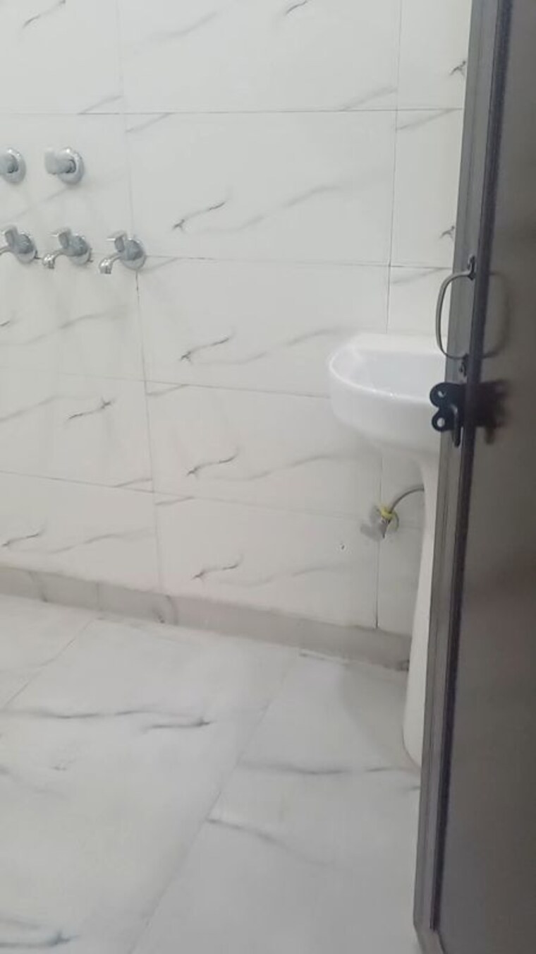 Bathroom, akshay-homes-raispur 5 Bedroom 720 Sq.Ft. Villa In Raispur Ghaziabad 10238397