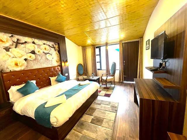 3 BHK 1560 Sq.Ft. Builder Floor in A V Vihaan Galaxy