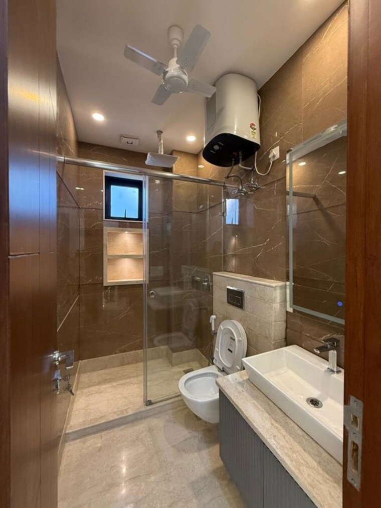 Bathroom, kalkaji 3 Bedroom 1800 Sq.Ft. Builder Floor In Kalkaji Delhi 10238432