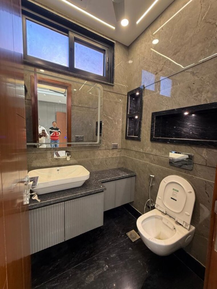 Bathroom, kalkaji 3 Bedroom 1800 Sq.Ft. Builder Floor In Kalkaji Delhi 10238432