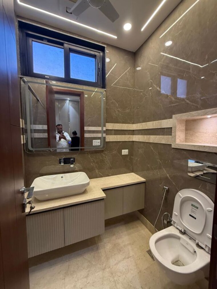 Bathroom, kalkaji 3 Bedroom 1800 Sq.Ft. Builder Floor In Kalkaji Delhi 10238432