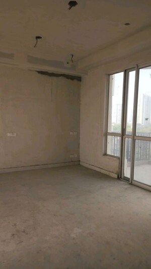 Room in 3 BHK Apartment at Jaypee Greens Knight Court, Sector 128 – for Sale