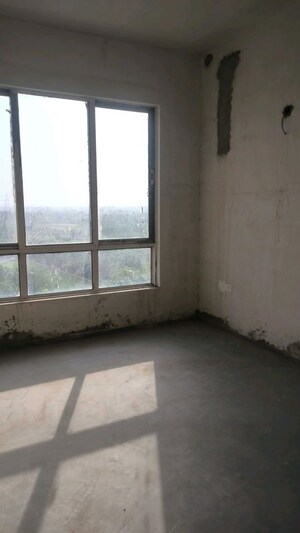 Room in 3 BHK Apartment at Jaypee Greens Knight Court, Sector 128 – for Sale