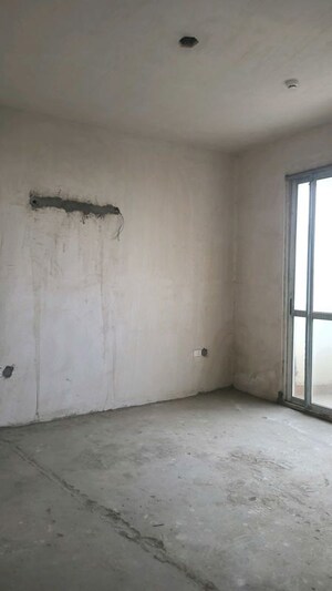 Room in 3 BHK Apartment at Jaypee Greens Knight Court, Sector 128 – for Sale