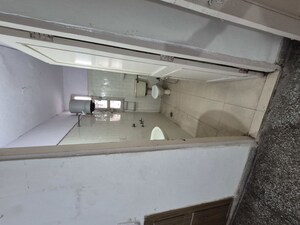 Attached Bathroom in 1.5 BHK Apartment at Mayur Vihar – for Rent