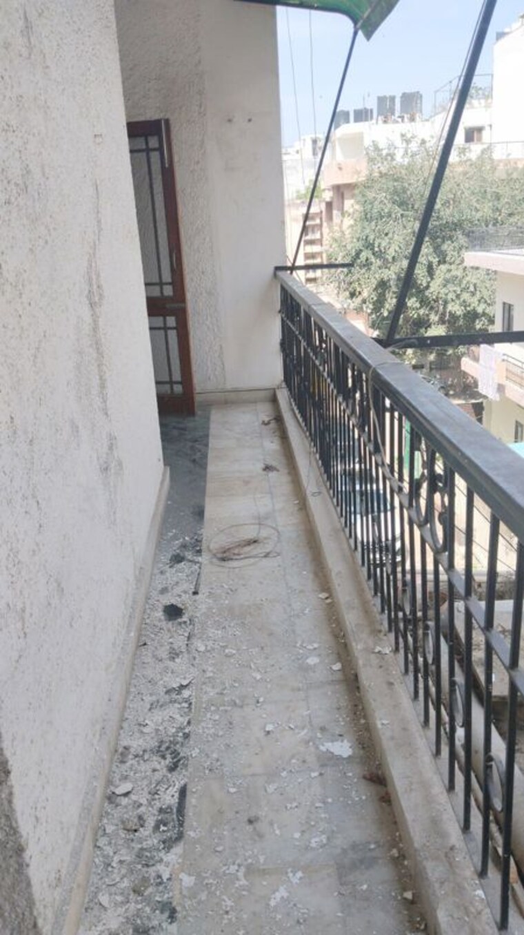 Balcony, south extension ii 3 Bedroom 1800 Sq.Ft. Builder Floor In South Extension ii Delhi 10238439