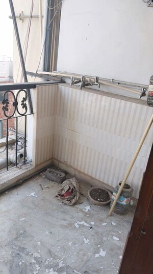 Balcony in 3 BHK Builder Floor at South Extension ii – for Rent