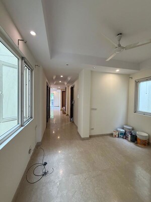 Room in 3 BHK Builder Floor at South Extension ii – for Rent