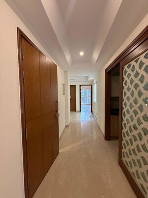 3 BHK Builder Floor – Entrance View at South Extension ii - for Rent