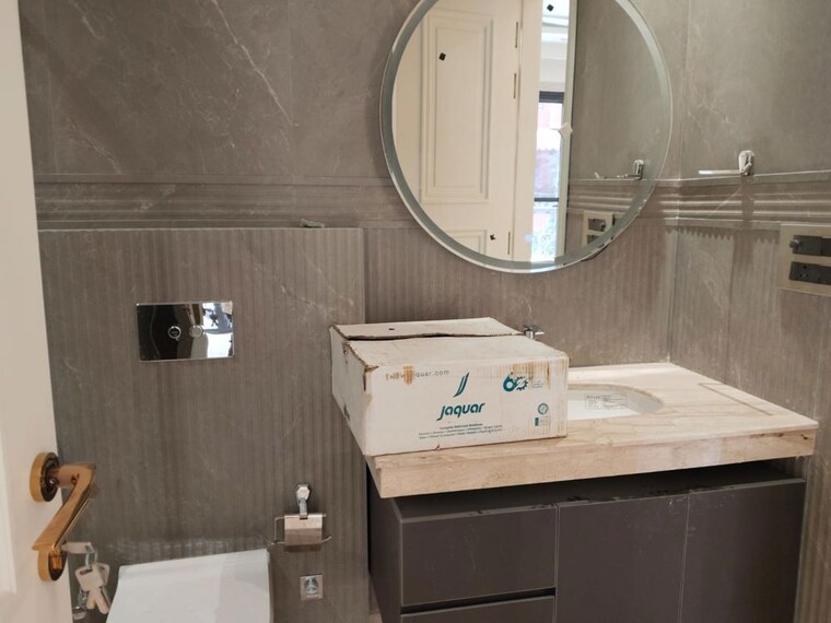 Bathroom, greater kailash ii 3 Bedroom 1800 Sq.Ft. Builder Floor In Greater Kailash ii Delhi 10238460