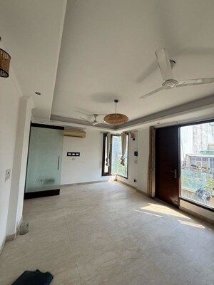 Room in 3 BHK Builder Floor at Greater Kailash I – for Rent