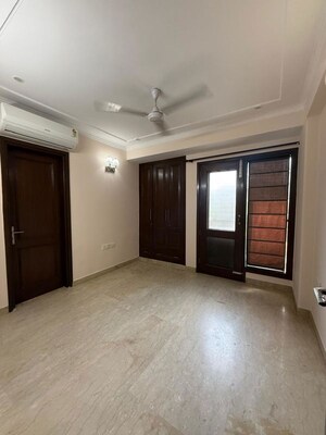 Room in 3 BHK Builder Floor at Nehru Enclave – for Rent