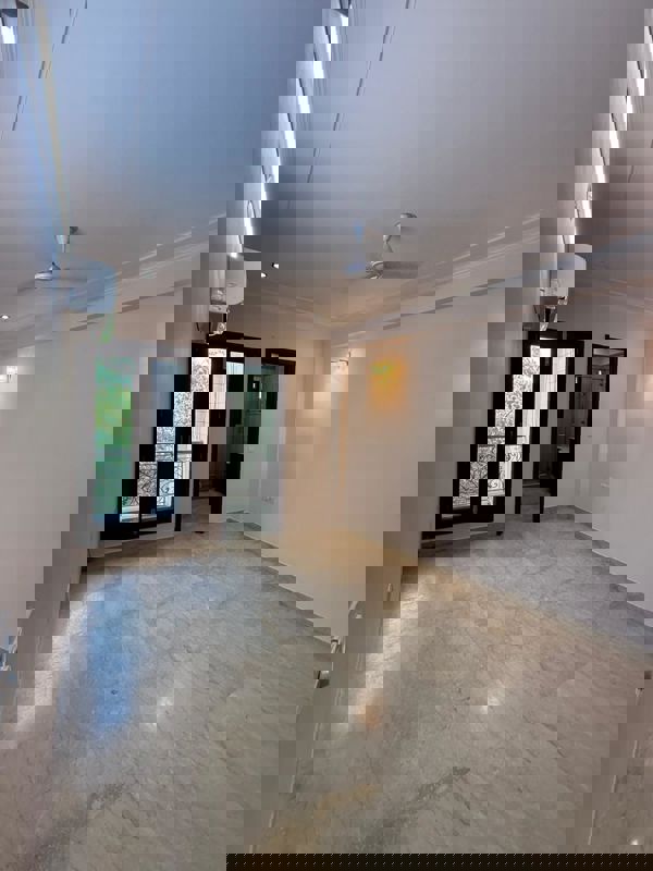 Room in 3 BHK Builder Floor at Nehru Enclave – for Rent