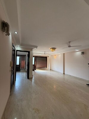 Room in 3 BHK Builder Floor at Nehru Enclave – for Rent