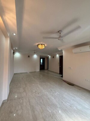Room in 3 BHK Builder Floor at Nehru Enclave – for Rent