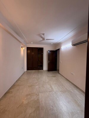 Room in 3 BHK Builder Floor at Nehru Enclave – for Rent
