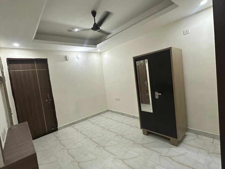 Room, sector 52 2 Bedroom 180 Sq.Yd. Builder Floor In Sector 52 Gurgaon 10238471