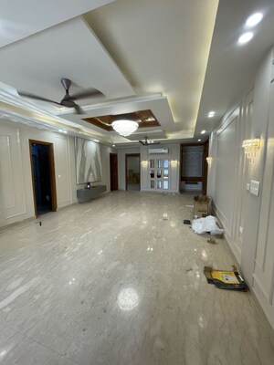 Parking in 4 BHK Builder Floor at Sector 21c – for Rent