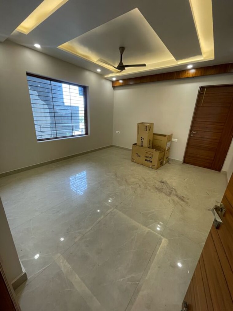 Room, sector 21c 4 Bedroom 500 Sq.Yd. Builder Floor In Sector 21c Faridabad 10238481