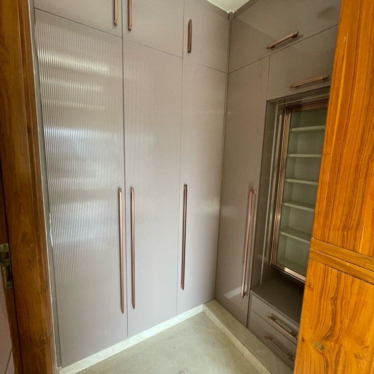 Room, sector 21c 4 Bedroom 500 Sq.Yd. Builder Floor In Sector 21c Faridabad 10238485