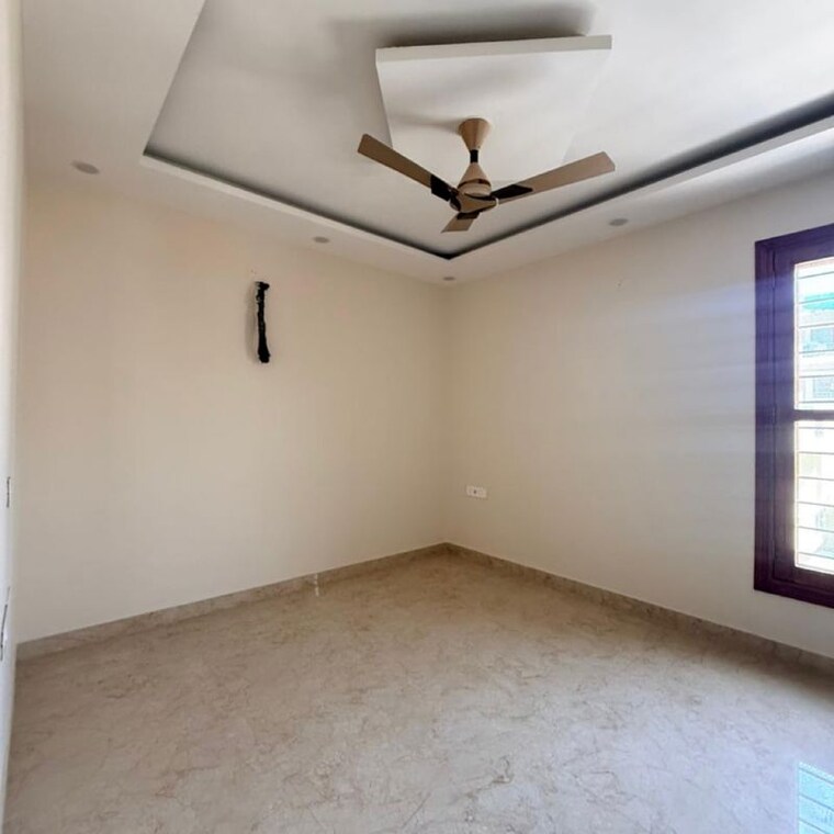 Room, sector 21d 3 Bedroom 350 Sq.Yd. Builder Floor In Sector 21d Faridabad 10238491