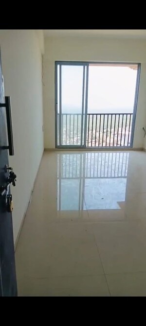 2 BHK Apartment For Rent in Dosti Oro 67, Kandivali West