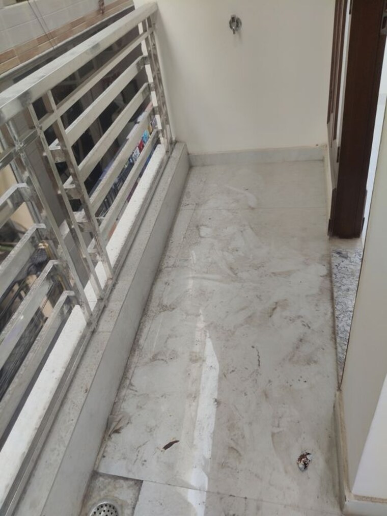 Balcony, govindpuri 3 Bedroom 906 Sq.Ft. Builder Floor In Govindpuri Delhi 10238580