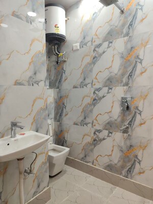 Master Bedroom in 3 BHK Builder Floor at Govindpuri – for Rent