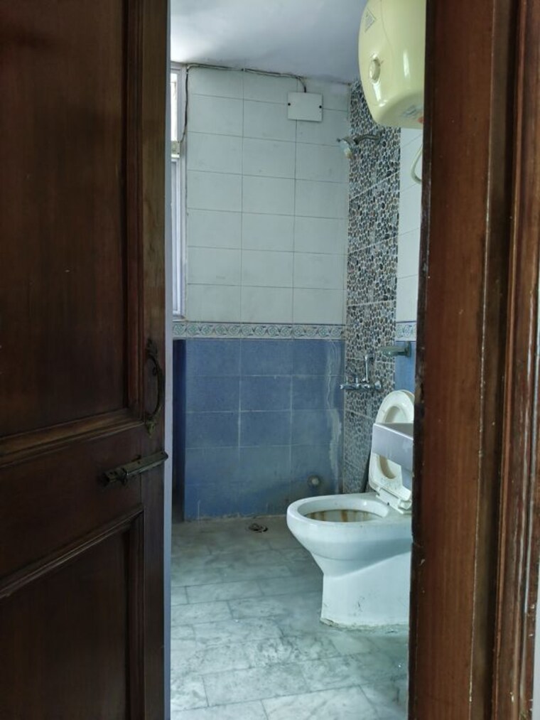 Bathroom, priyadarshini vihar 3 Bedroom 1400 Sq.Ft. Apartment In Priyadarshini Vihar Delhi 10238596