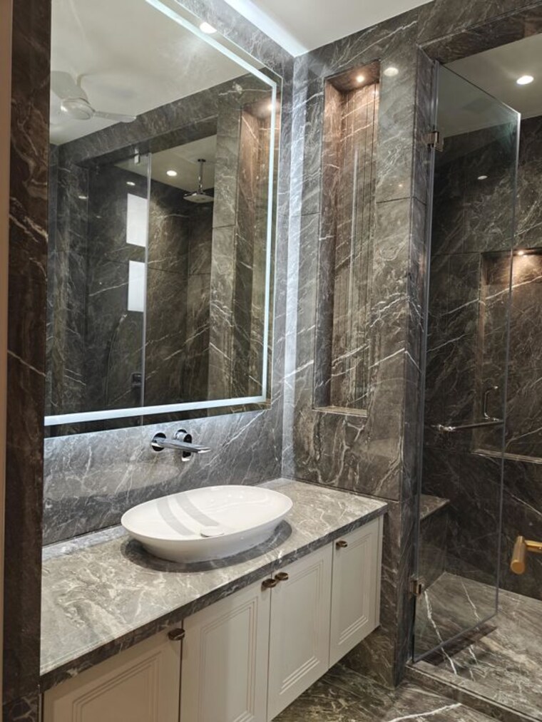 Bathroom, safdarjung enclave 3 Bedroom 1800 Sq.Ft. Builder Floor In Safdarjung Enclave Delhi 10238598