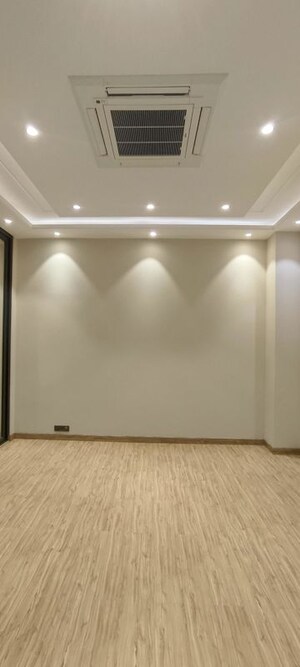 Room in 3 BHK Builder Floor at Safdarjung Enclave – for Rent