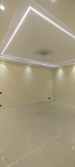 Room in 3 BHK Builder Floor at Safdarjung Enclave – for Rent