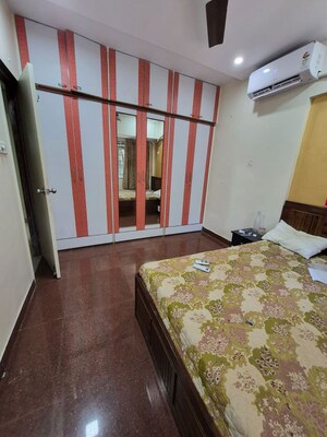 Bedroom in 3.5 BHK Apartment at Vinit Tower, Andheri West – for Rent