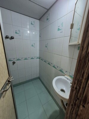 Bathroom in 3.5 BHK Apartment at Vinit Tower, Andheri West – for Rent