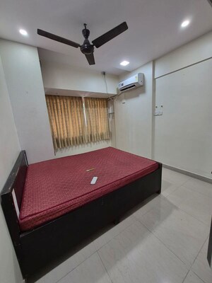 Bedroom in 3.5 BHK Apartment at Vinit Tower, Andheri West – for Rent