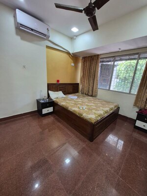 Living Room in 3.5 BHK Apartment at Vinit Tower, Andheri West – for Rent