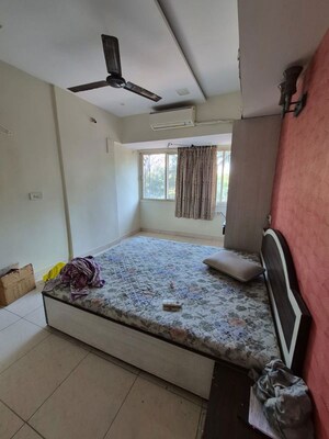 Bedroom in 3.5 BHK Apartment at Vinit Tower, Andheri West – for Rent