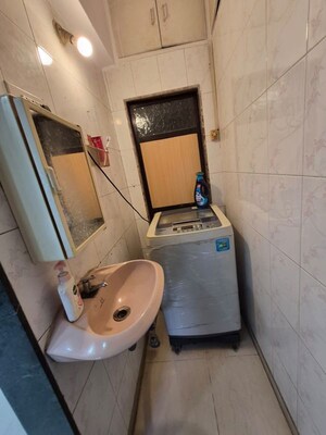 Bathroom in 3.5 BHK Apartment at Vinit Tower, Andheri West – for Rent